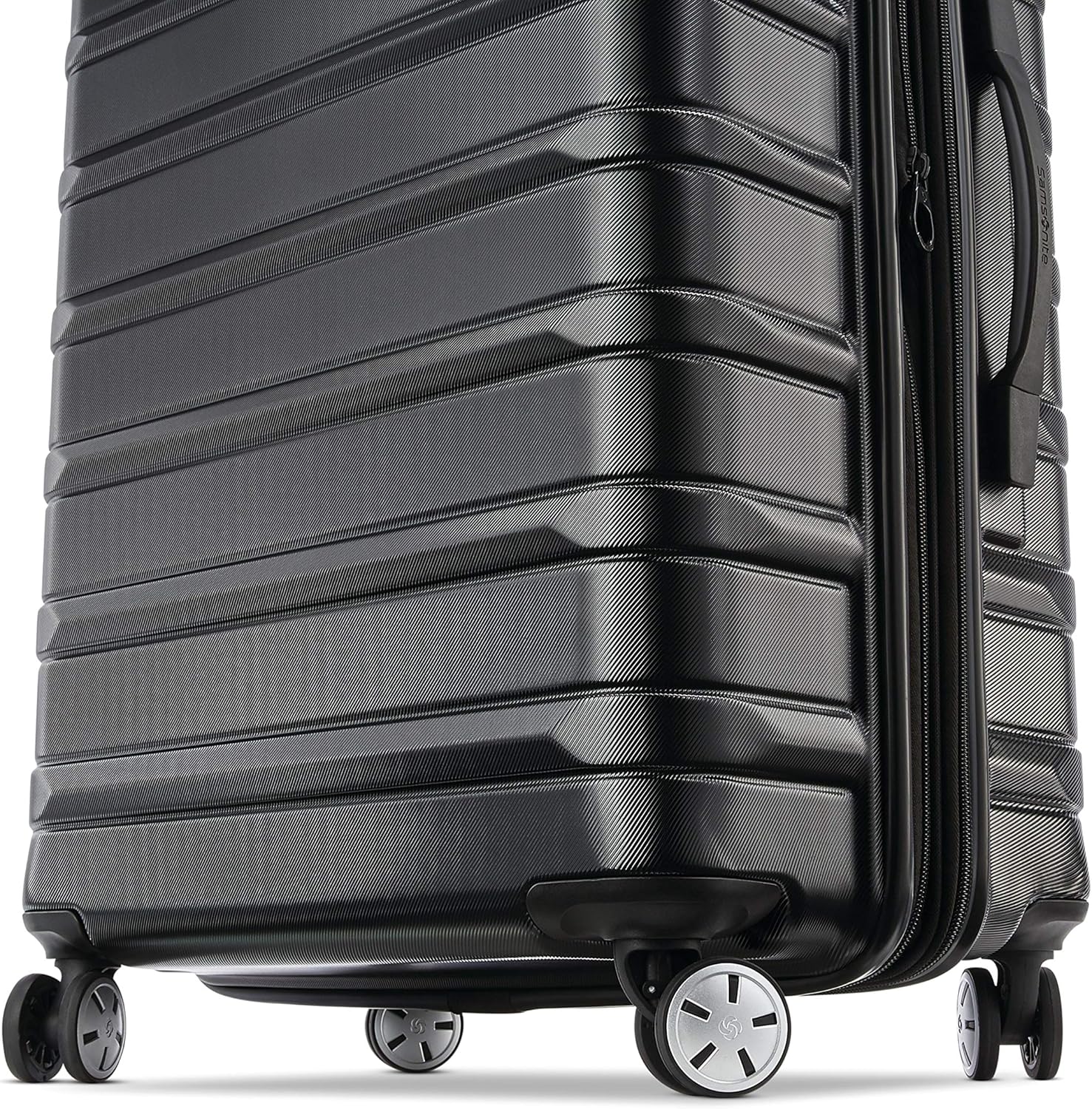 Samsonite Omni 2 Hardside Expandable Luggage with Spinners, Midnight Black, Checked-Medium 24-Inch